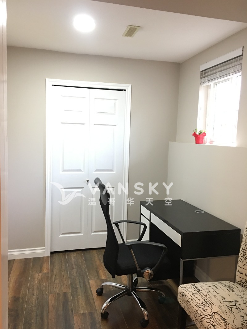 230706232412_书房reading room.JPG